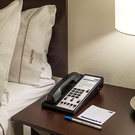 Holiday Inn Express Guaymas By Ihg Exterior foto A telephone in a hotel room