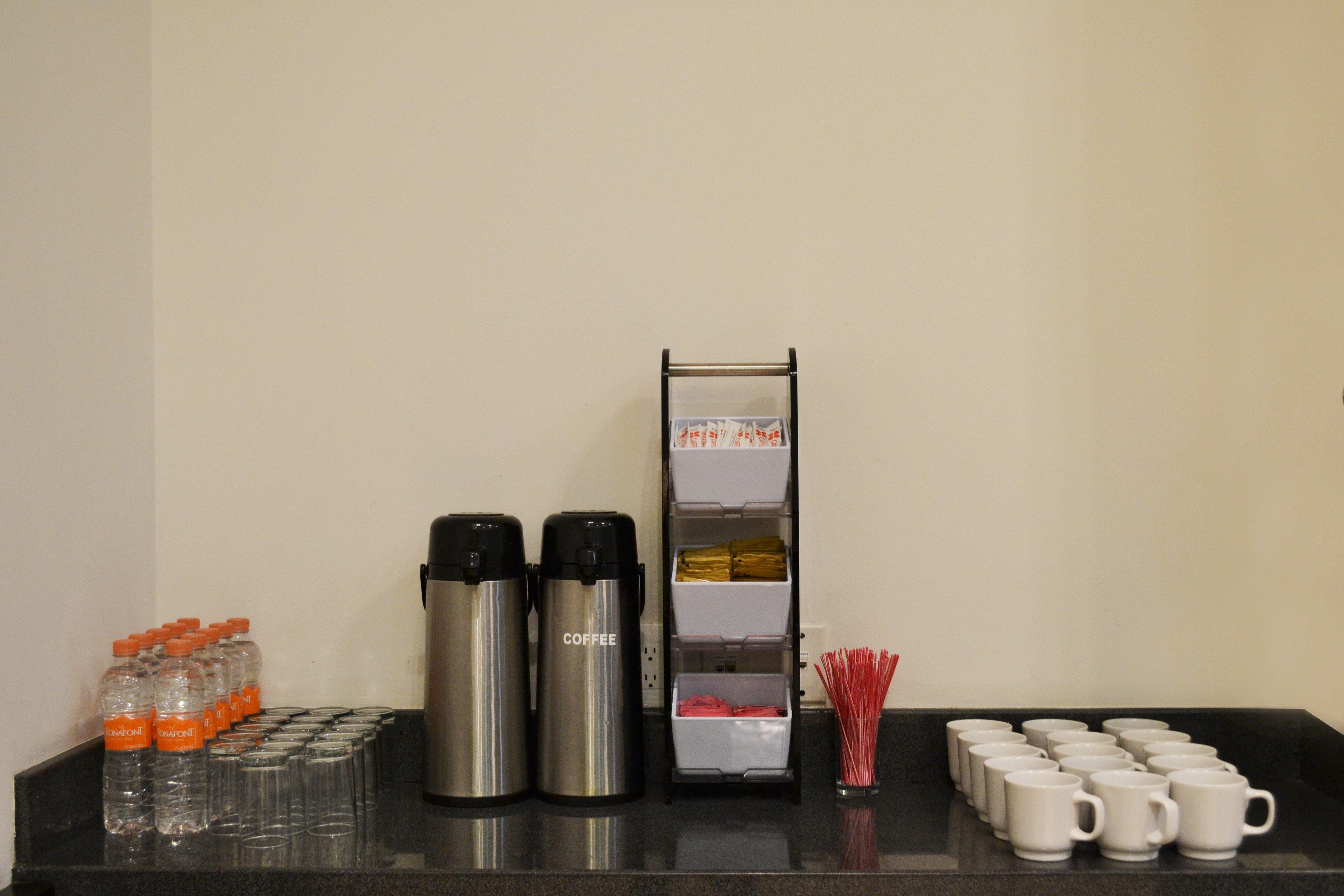 Holiday Inn Express Guaymas By Ihg Exterior foto Coffee station