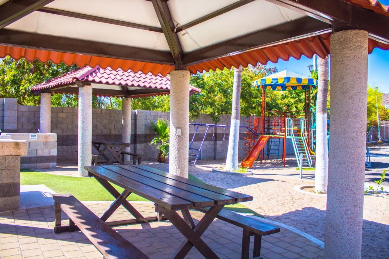 Holiday Inn Express Guaymas By Ihg Exterior foto Playground at the school