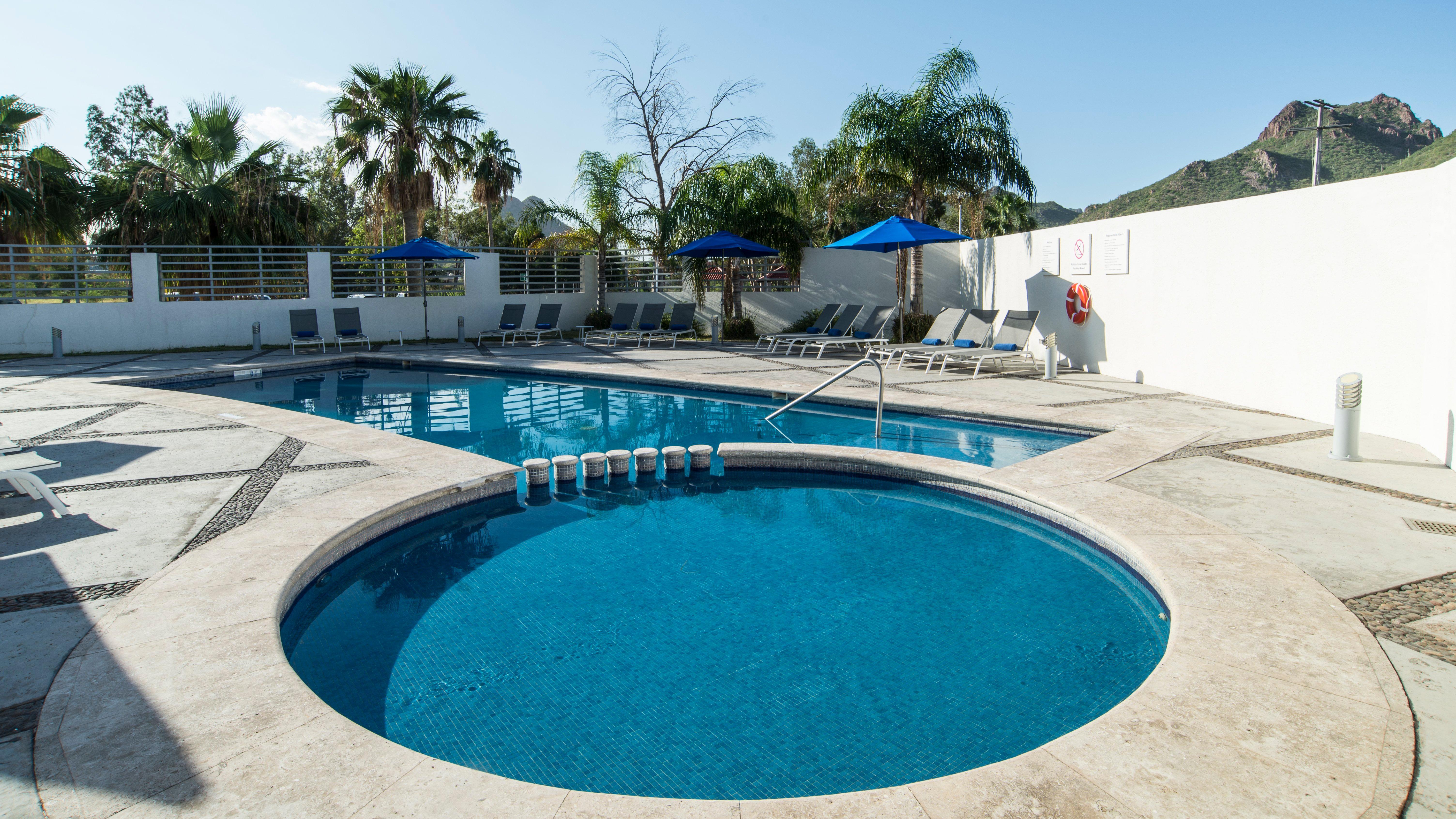 Holiday Inn Express Guaymas By Ihg Exterior foto Swimming pool