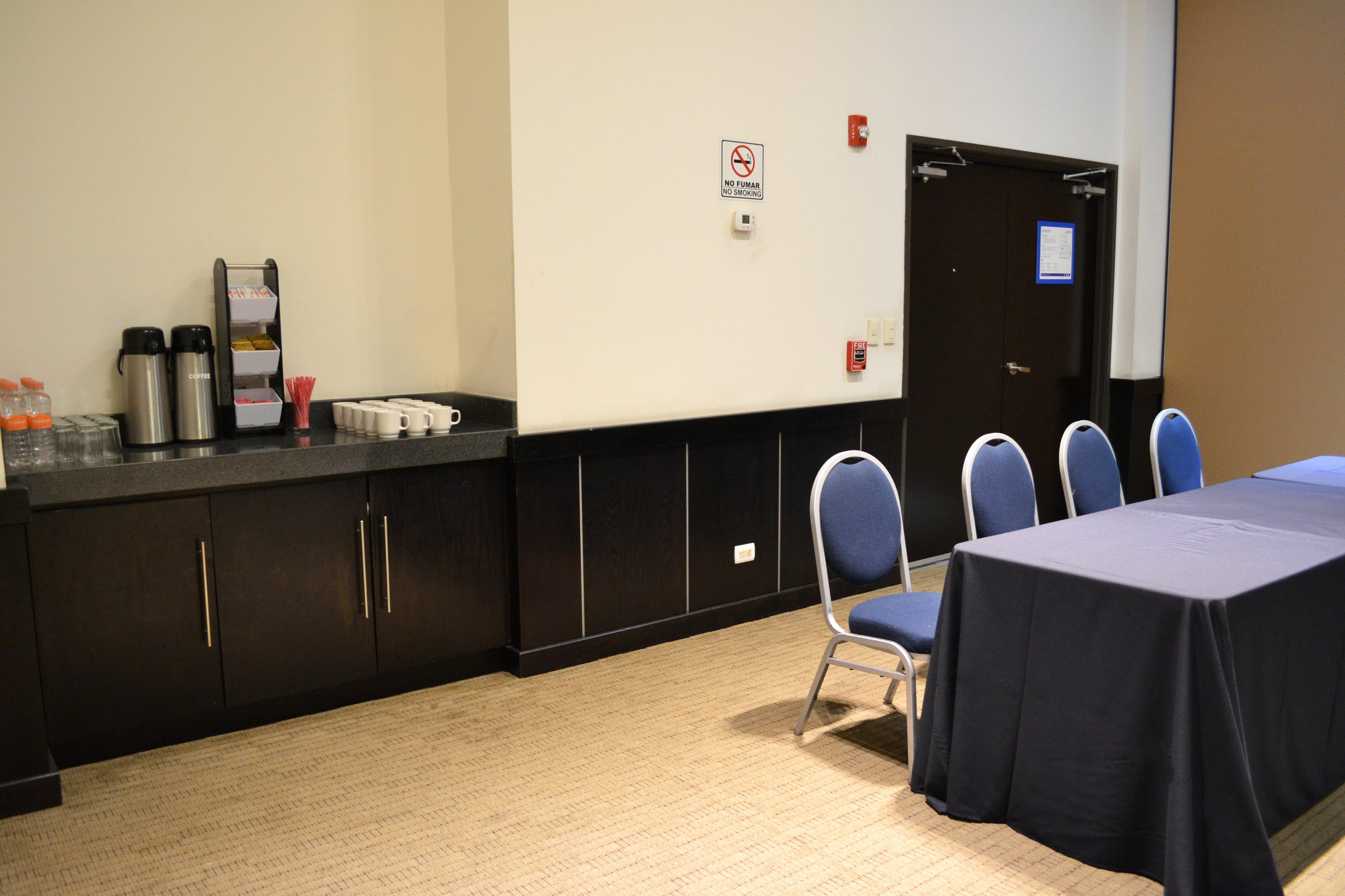 Holiday Inn Express Guaymas By Ihg Exterior foto A typical break room