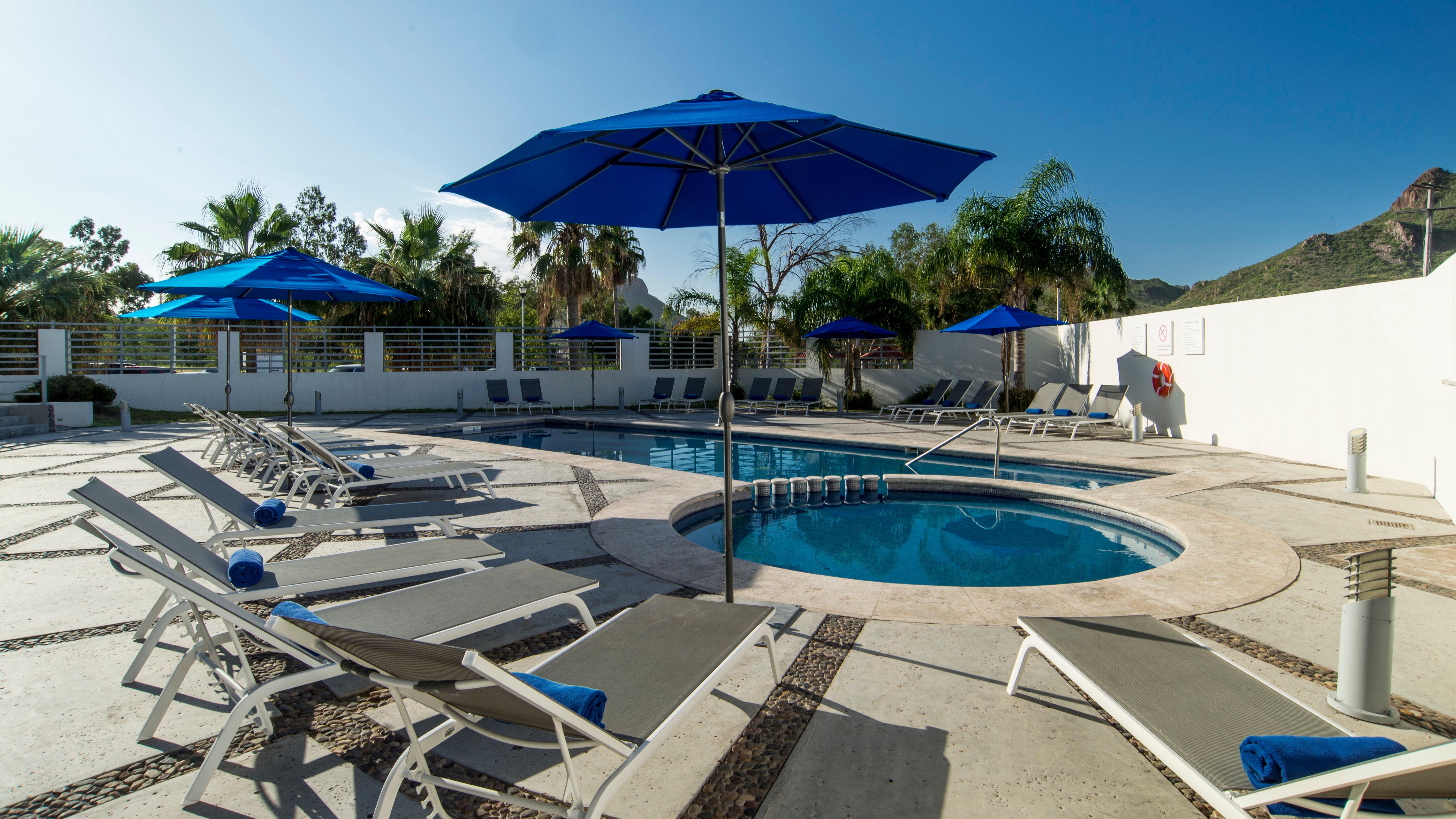 Holiday Inn Express Guaymas By Ihg Exterior foto Hotel's pool