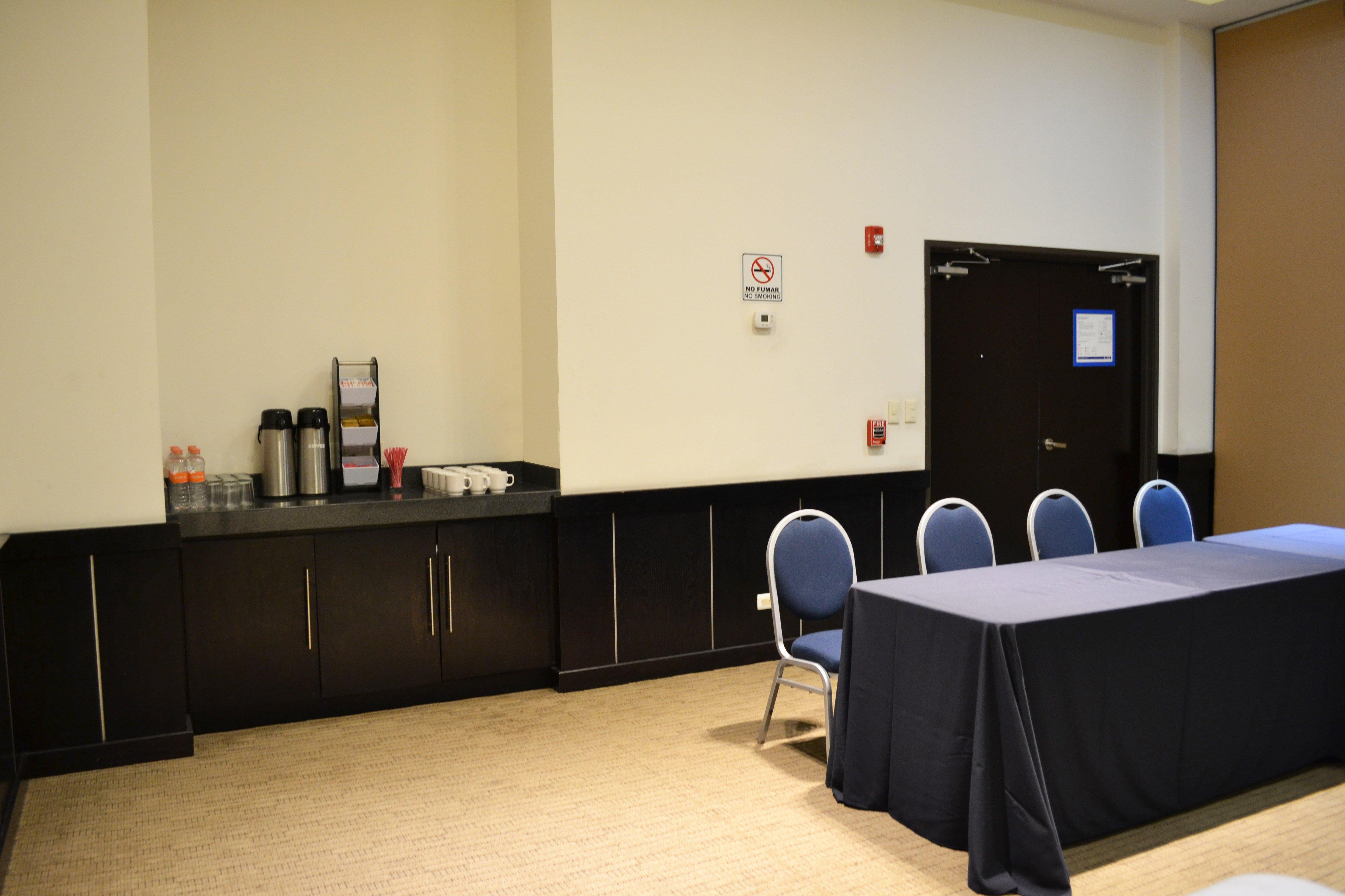 Holiday Inn Express Guaymas By Ihg Exterior foto A typical coffee break area