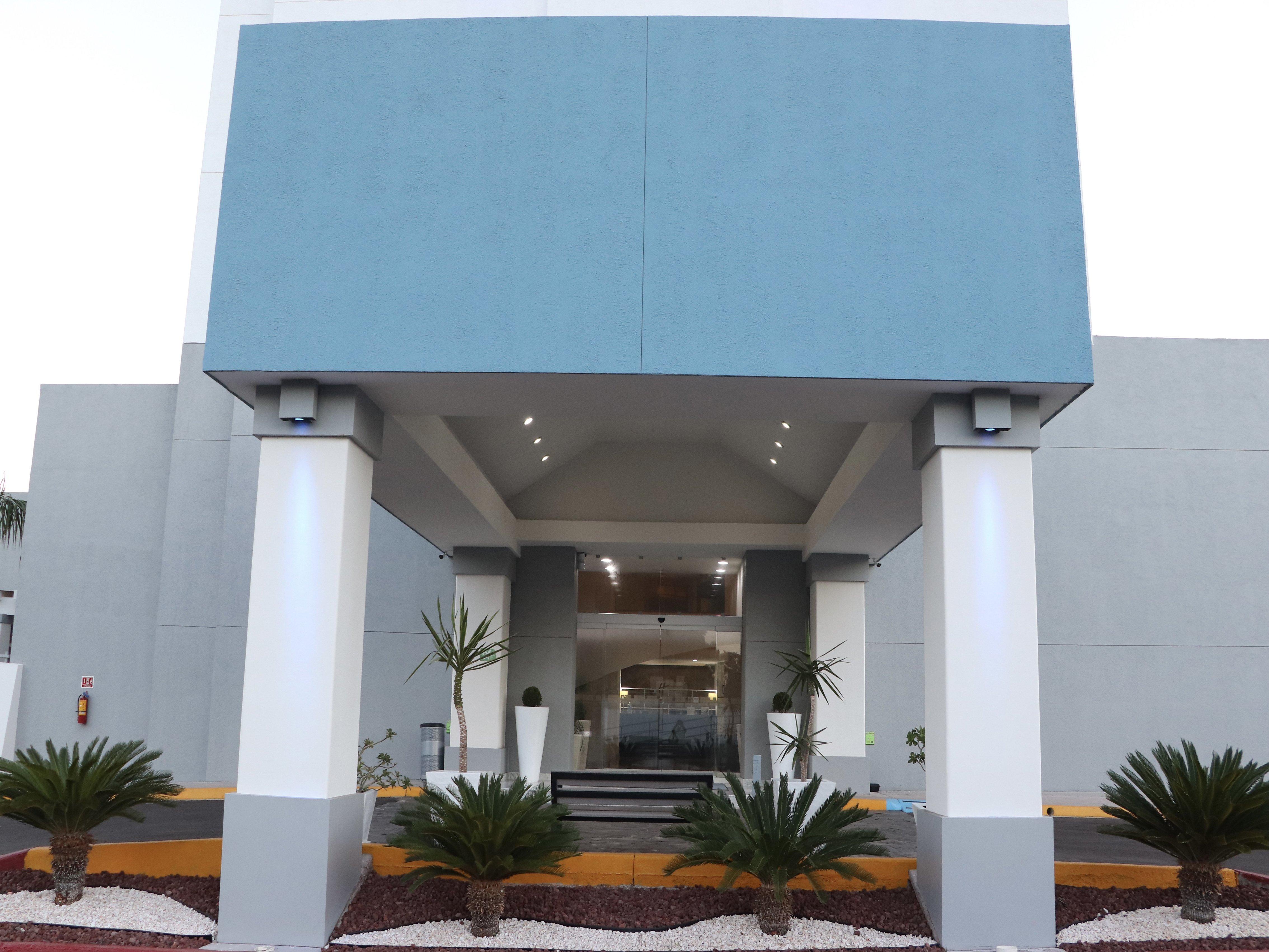 Holiday Inn Express Guaymas By Ihg Exterior foto Entrance to the hotel