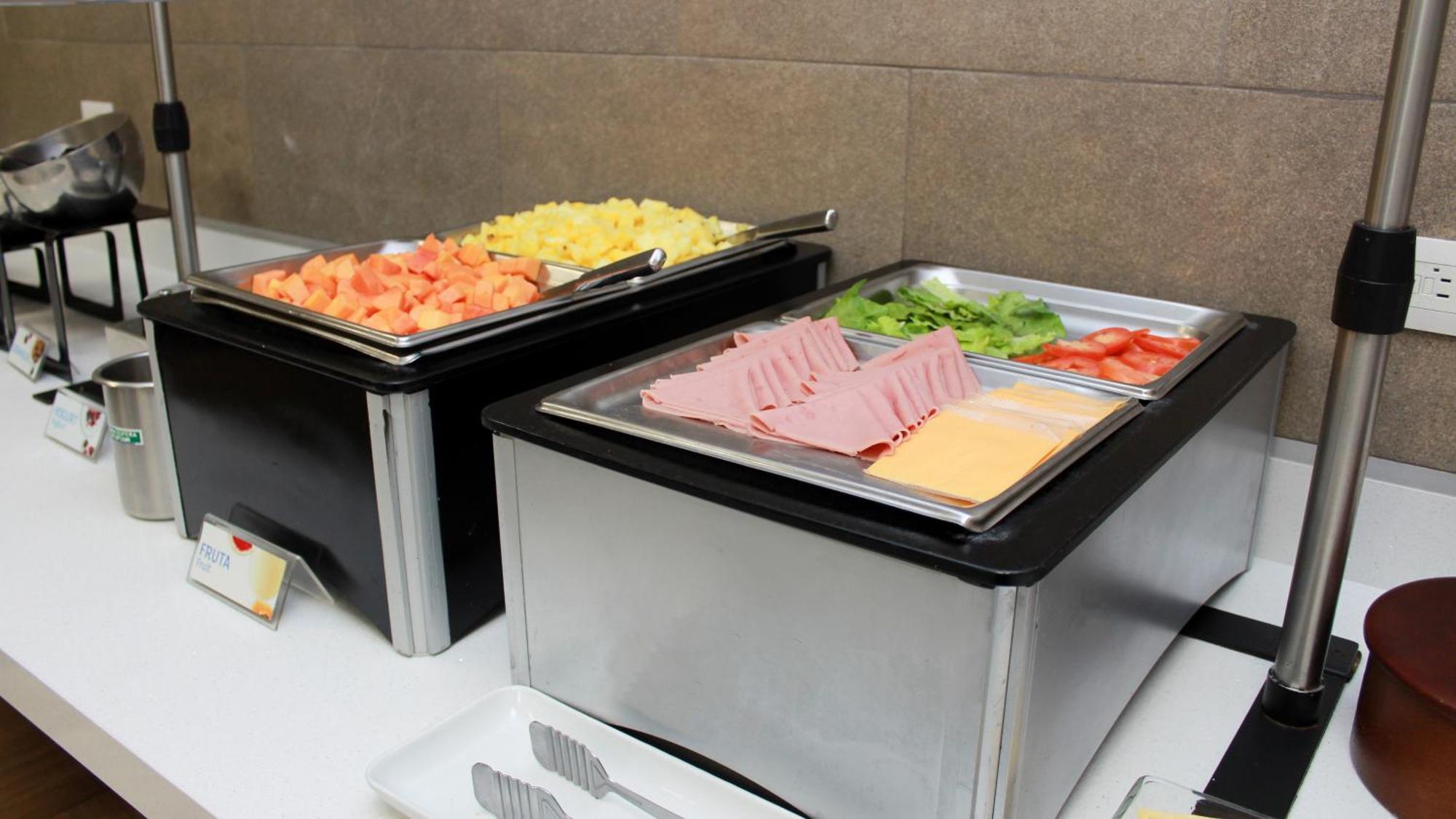 Holiday Inn Express Guaymas By Ihg Exterior foto A chafing dish