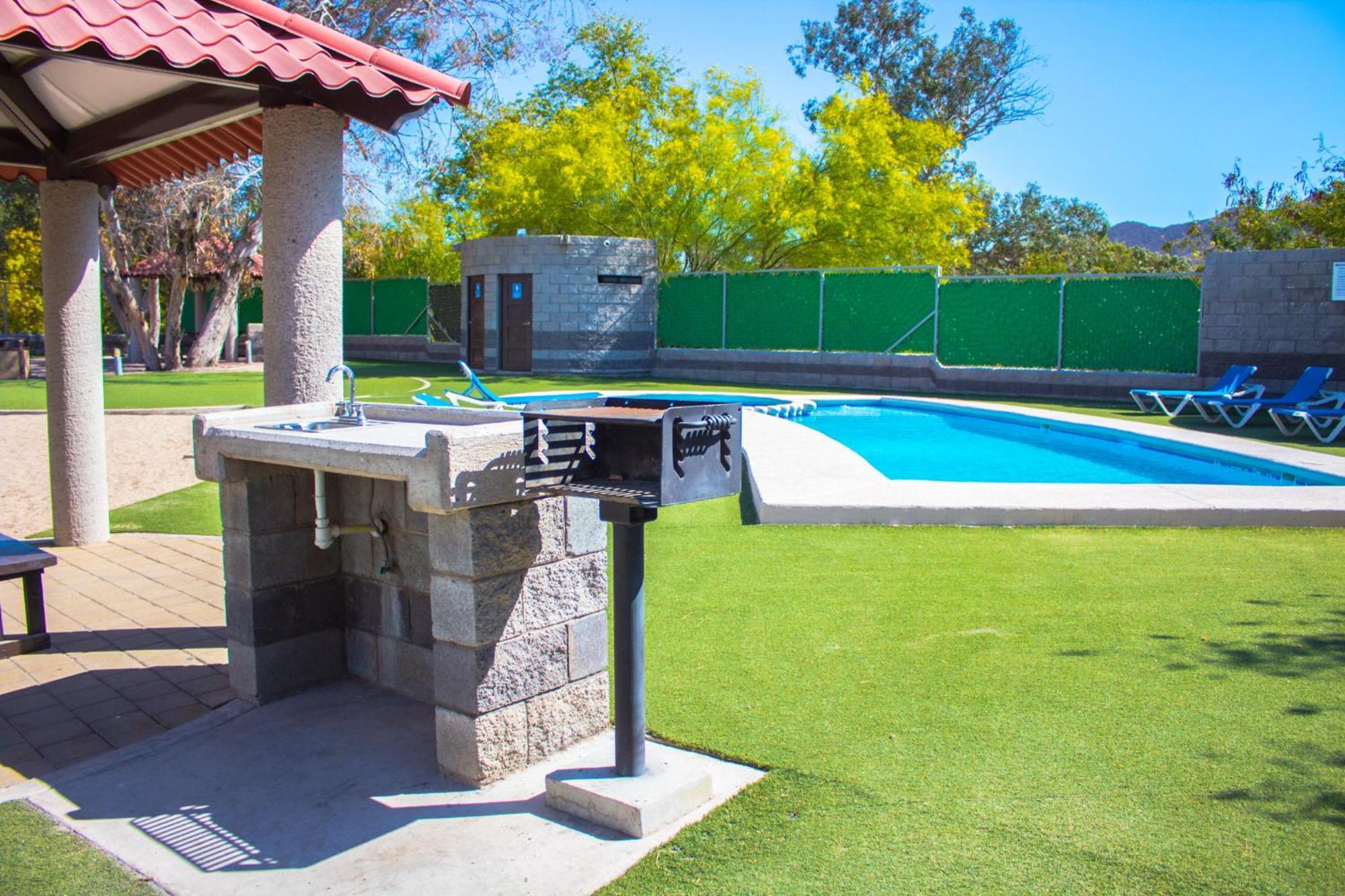 Holiday Inn Express Guaymas By Ihg Exterior foto A typical poolside barbecue in Chile